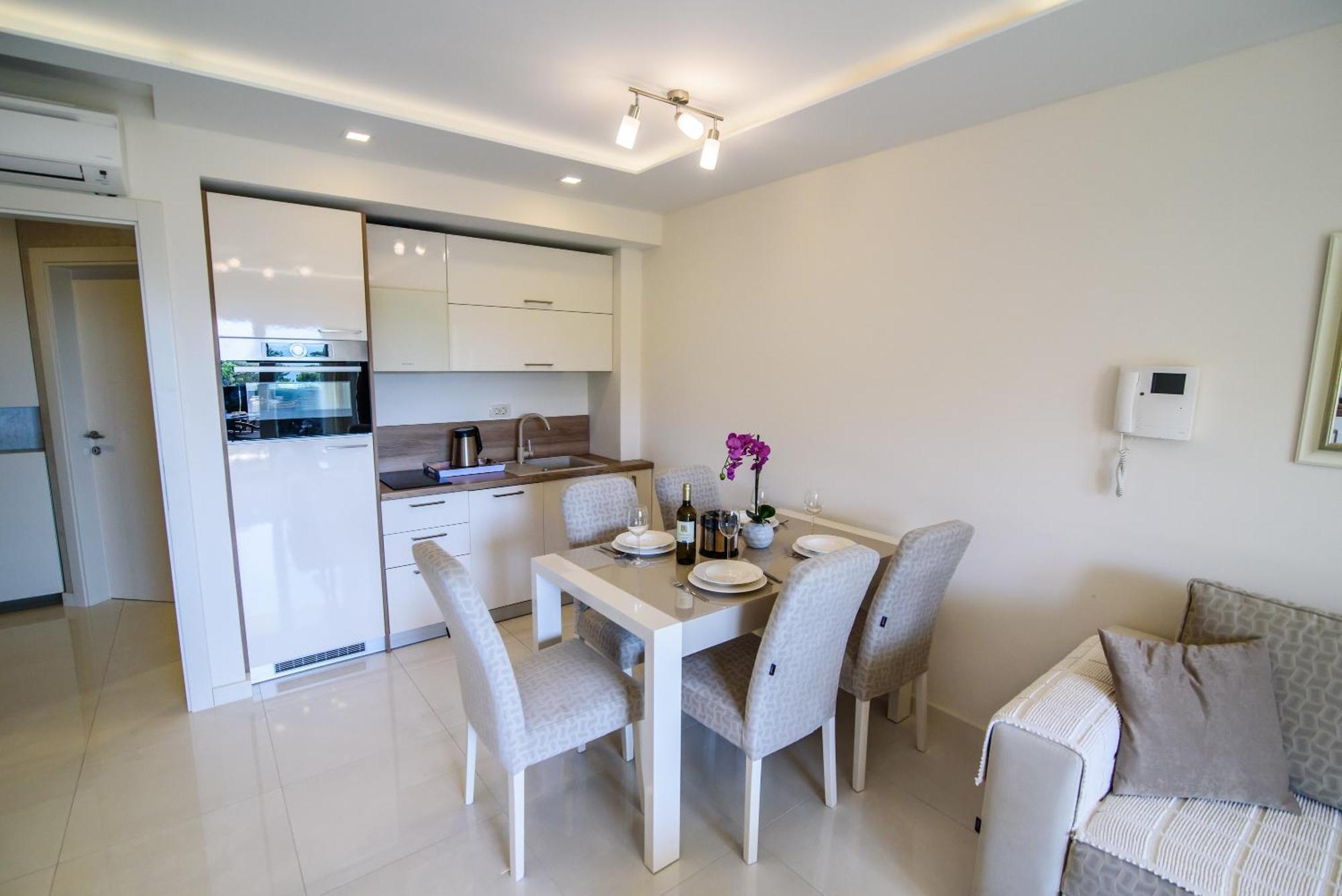 Apartments Leone Lukas Promajna Rom bilde
