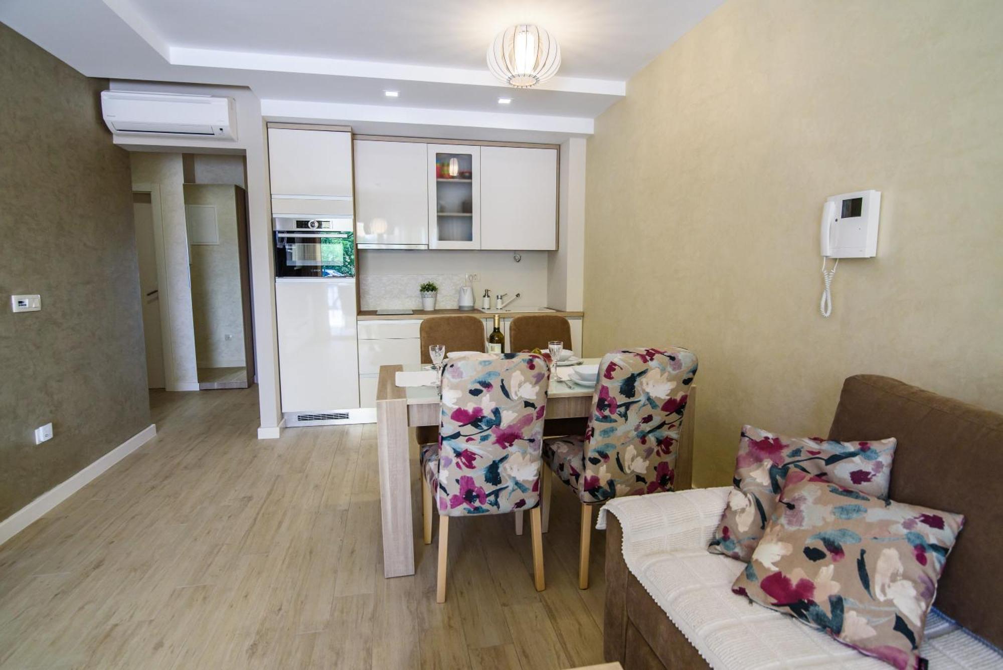Apartments Leone Lukas Promajna Rom bilde