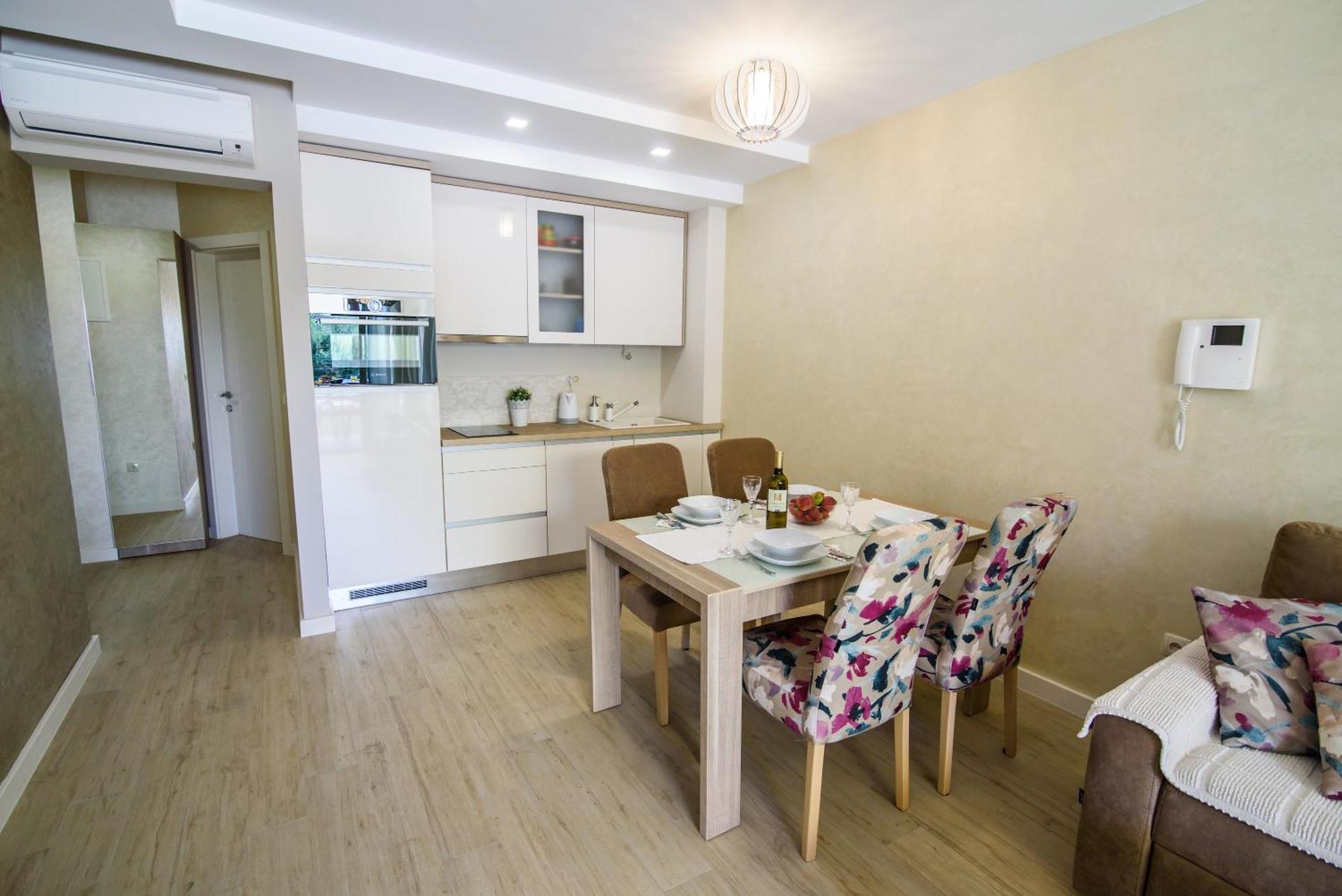 Apartments Leone Lukas Promajna Rom bilde